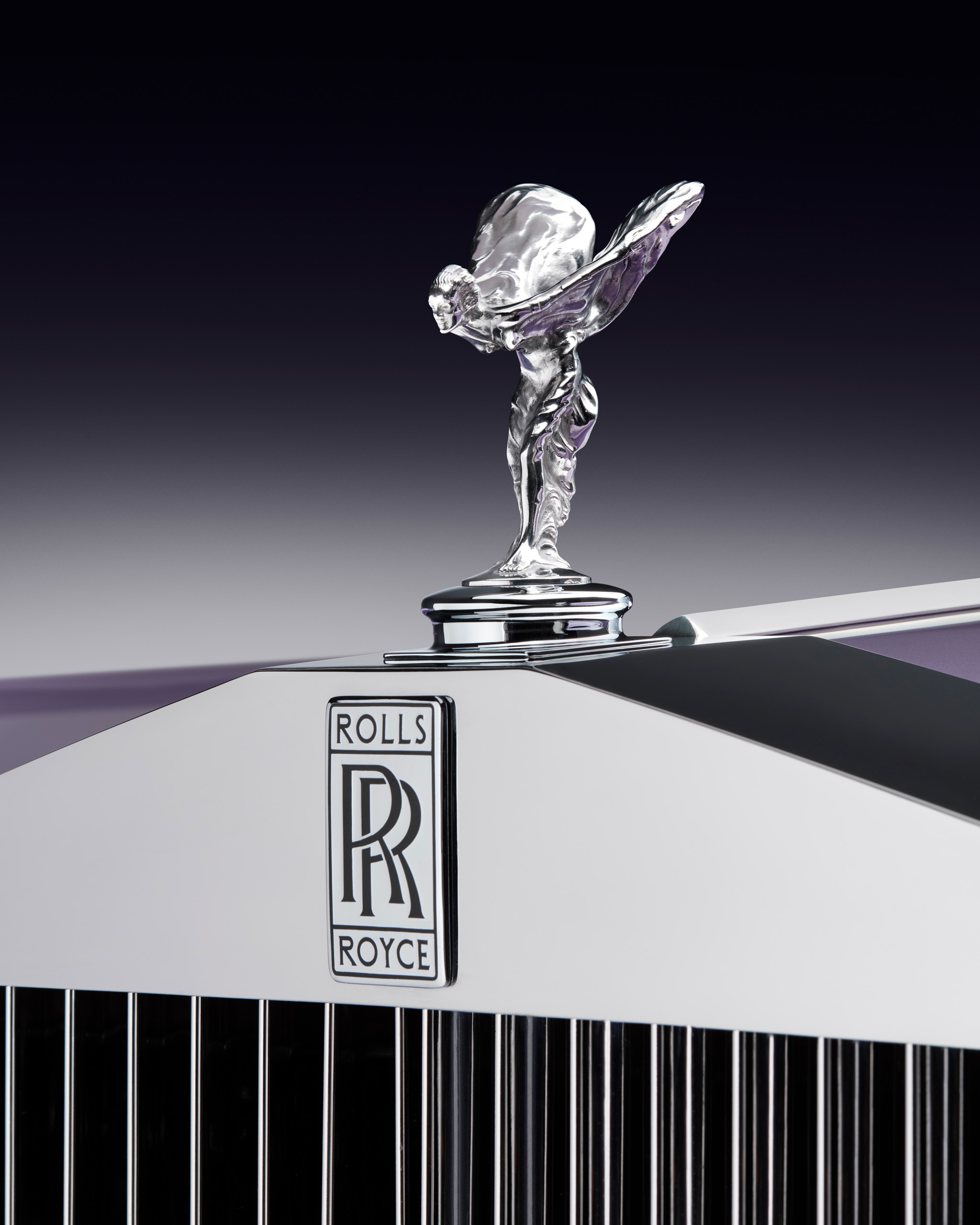 1354_SC_Halcyon_STU_13_SpiritOfEcstasy_v1c_4x5 Close-up of the Spirit of Ecstasy mascot and Rolls-Royce badge on the Halcyon electric Corniche.