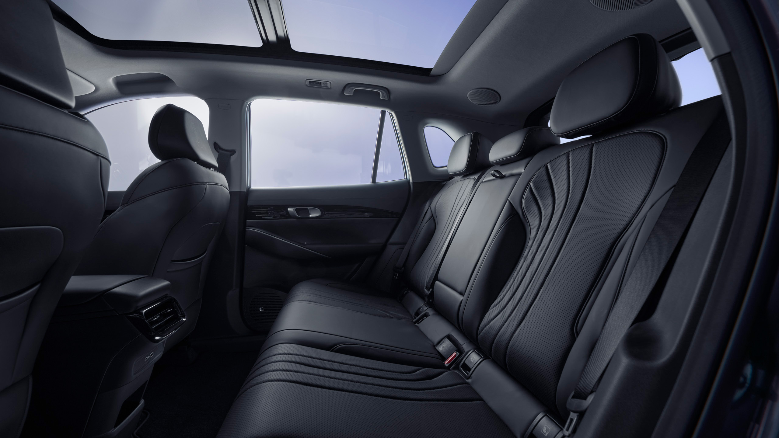 geely-starray-emi-interior-rear-seats Interior view of the Geely Starray EM-i's black leather rear seats and panoramic sunroof.
