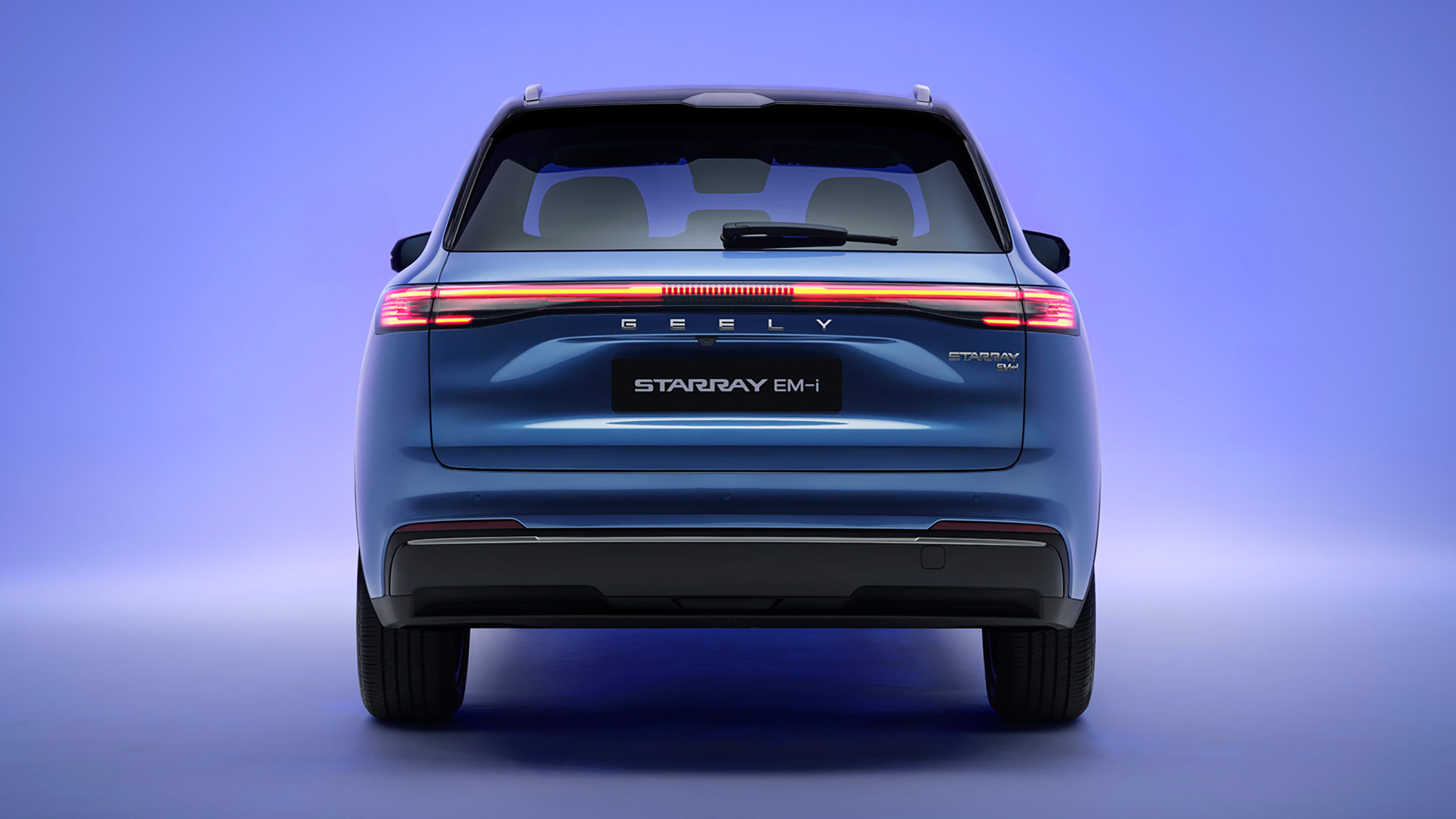 geely-starray-emi-rear-studio Rear studio shot of the Geely Starray EM-i, showing its full-width LED tail light bar.